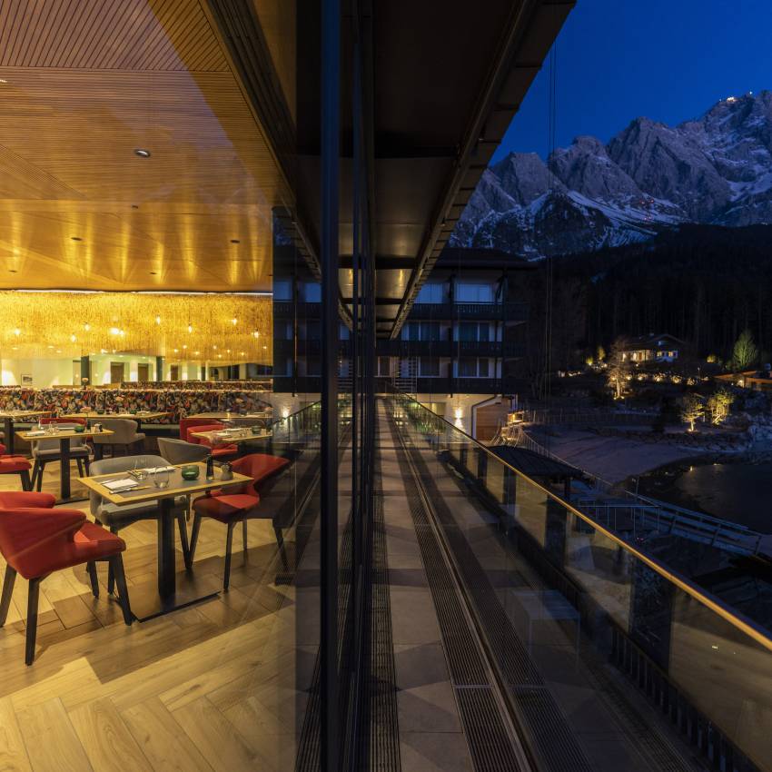 Pleasure with a middle-of-the-lake feeling: Classic, stylish, unforgettable - Hotel Eibsee